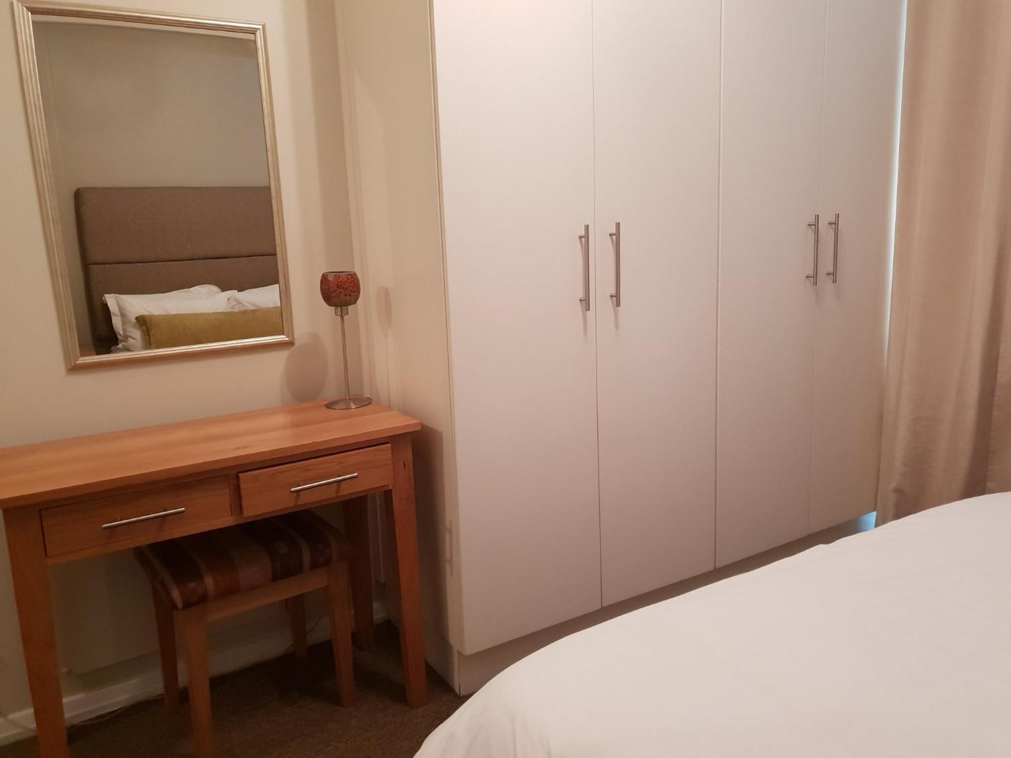 Lagoon 4*